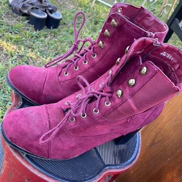 Shoes - Picture 1 of 3